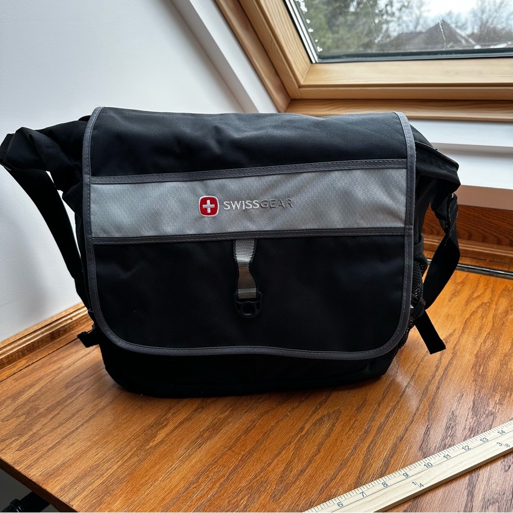 Swiss Gear laptop messenger bag